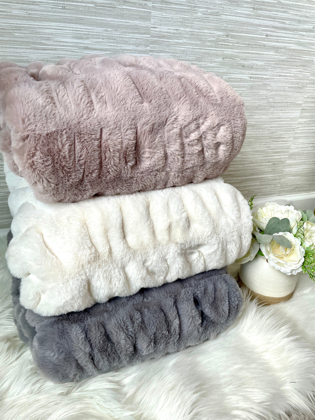 Gray Faux Fur Blanket - Lap: 30"x40"
