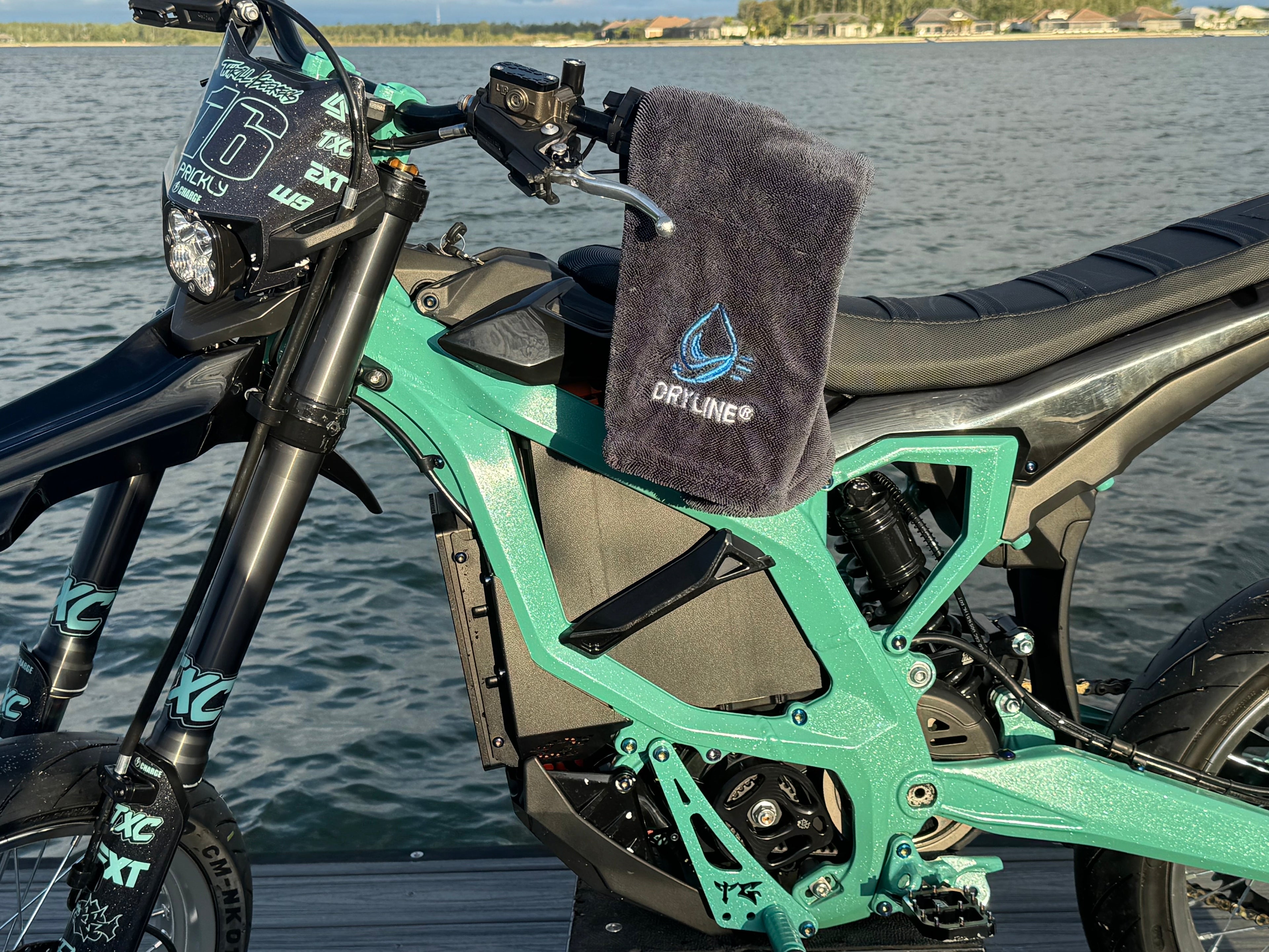 Performance Twisted-Loop Microfiber Drying Towel